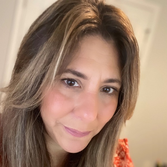 Meet your Posher, Mia - Picture 1 of 1